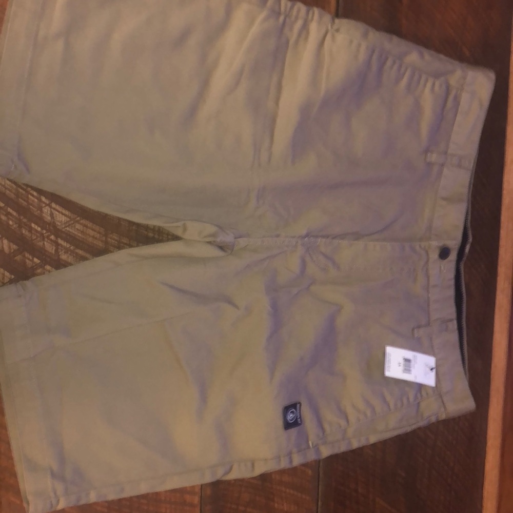 Guys size 34 NWT Volcom shorts